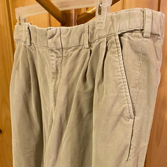 Lands’ End Traditional Fit Men’s Corduroy Khaki Pants - Picture 8 of 9